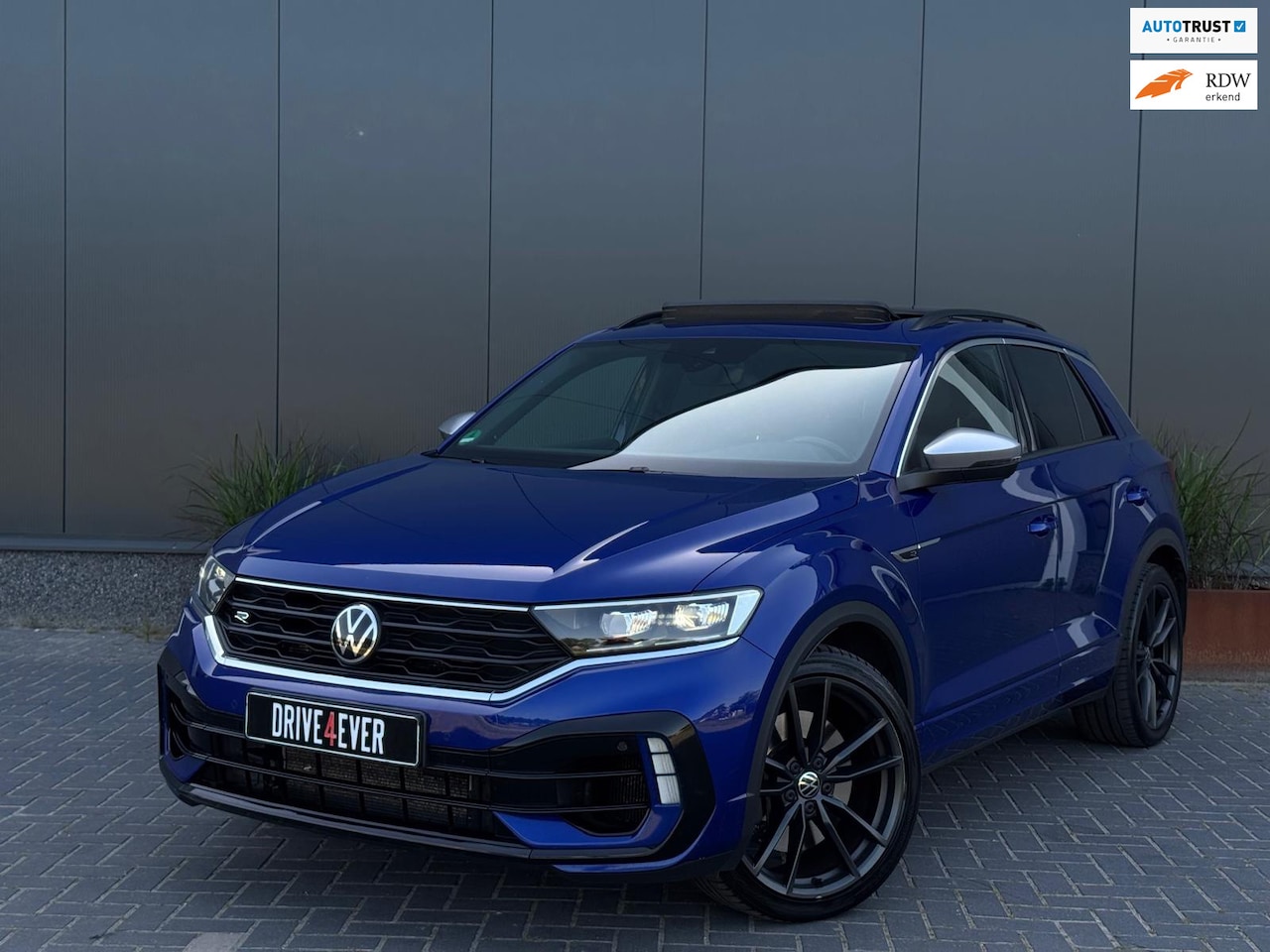 Volkswagen T-Roc - 2.0 TSI R 4Motion M22 PANO | LEDER | ACC | ECC | SPORTVELGEN | NAVI - AutoWereld.nl