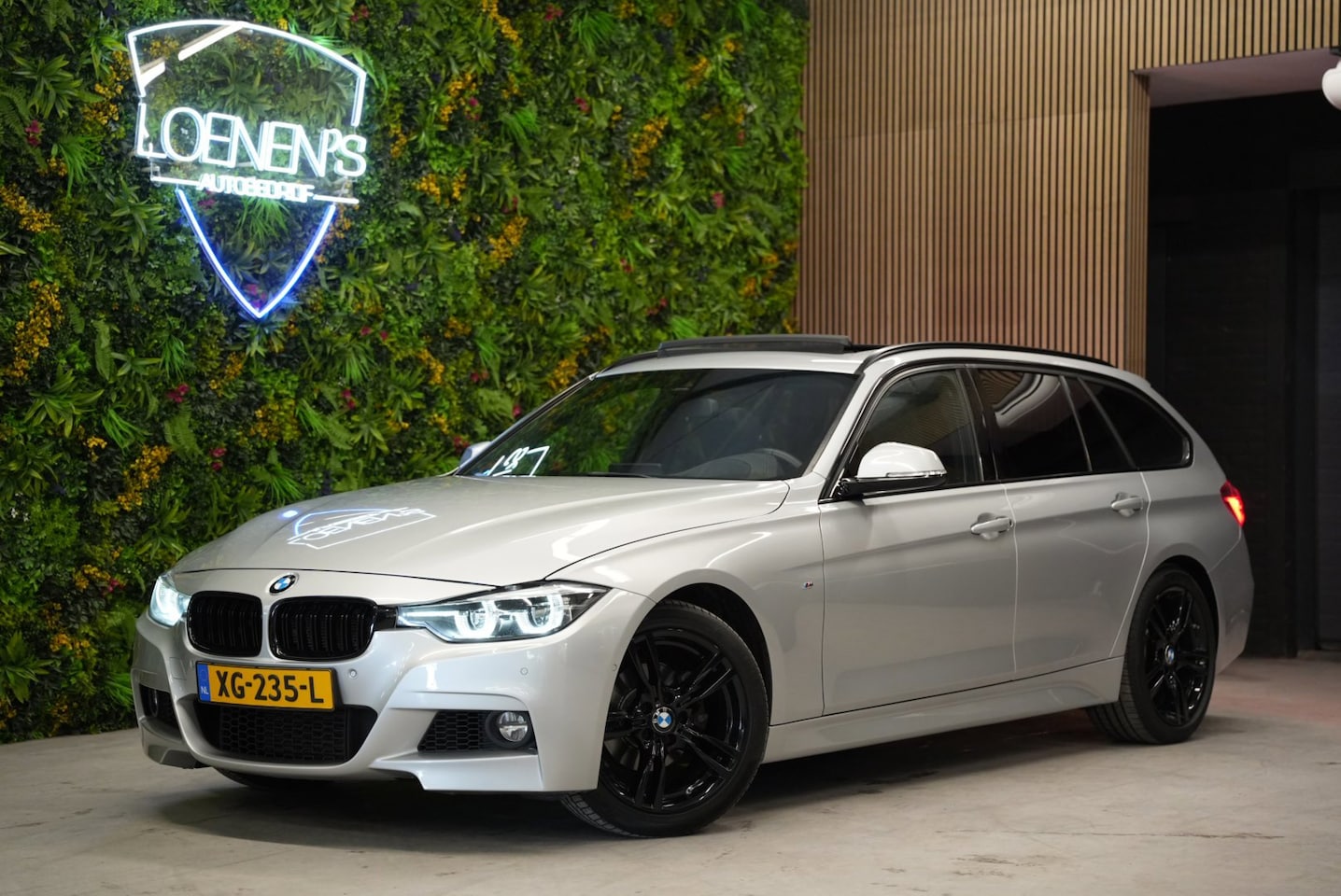 BMW 3-serie Touring - 318i M Sport Edition / Pano / HUD / Camera / CarPlay - AutoWereld.nl