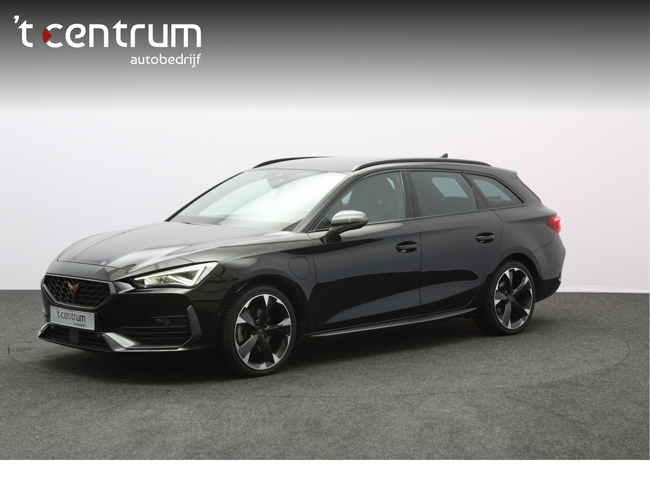 CUPRA Leon Sportstourer - 1.4 e-Hybrid 204 PK Business PHEV, Camera, Winterpakket, Adap. Cruise Control - AutoWereld.nl