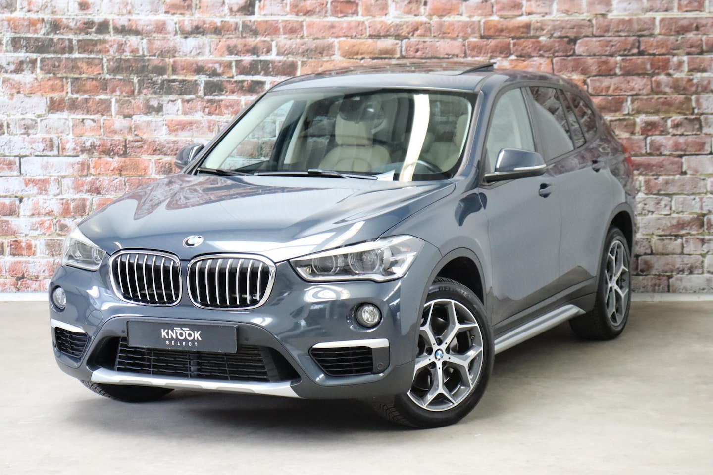 BMW X1 - xDrive25i High Executive xLine Automaat / Navigatiesysteem Professional / Leder / Trekhaak - AutoWereld.nl