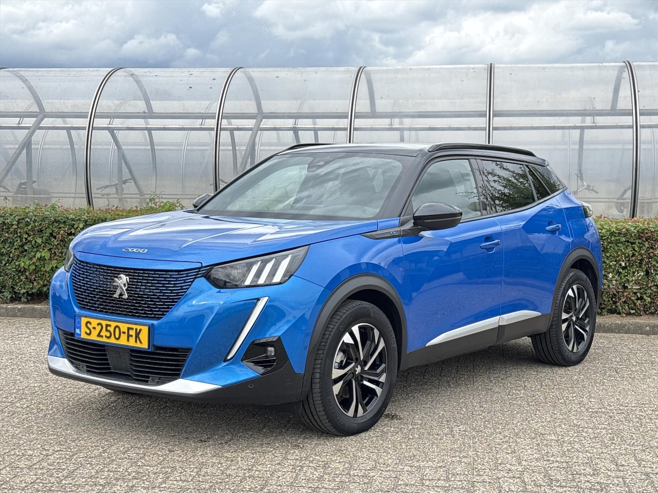 Peugeot e-2008 - EV 50kWh 136pk GT 100% elektrisch - AutoWereld.nl
