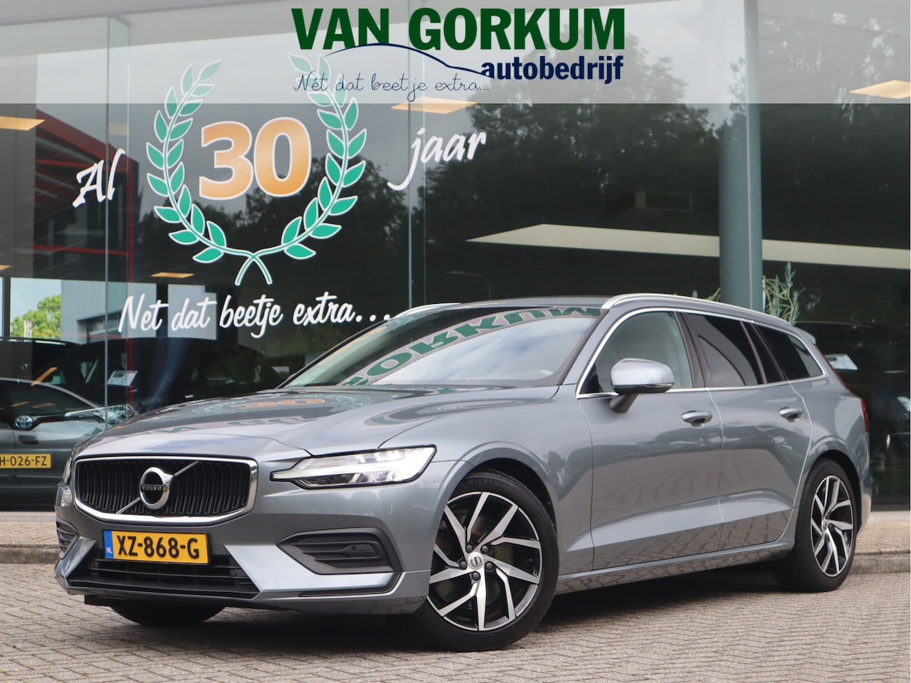 Volvo V60 - 2.0 T5 Momentum Navi / Climate / Elek trekh / Stoelverw / BTW auto / - AutoWereld.nl
