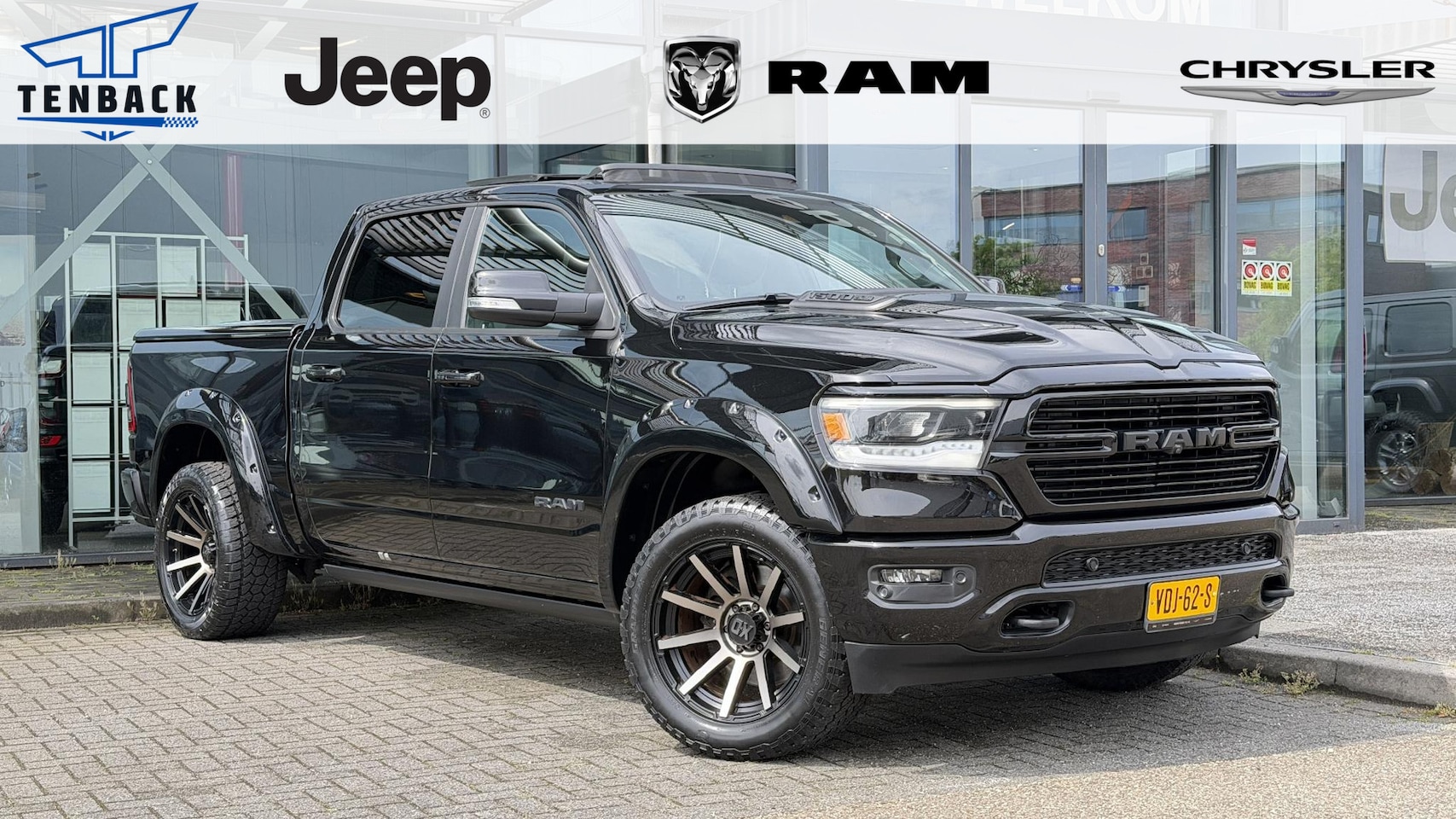 Dodge Ram 1500 - 5.7 V8 4x4 Crew Cab Laramie 5.7 V8 4x4 Crew Cab Laramie - AutoWereld.nl