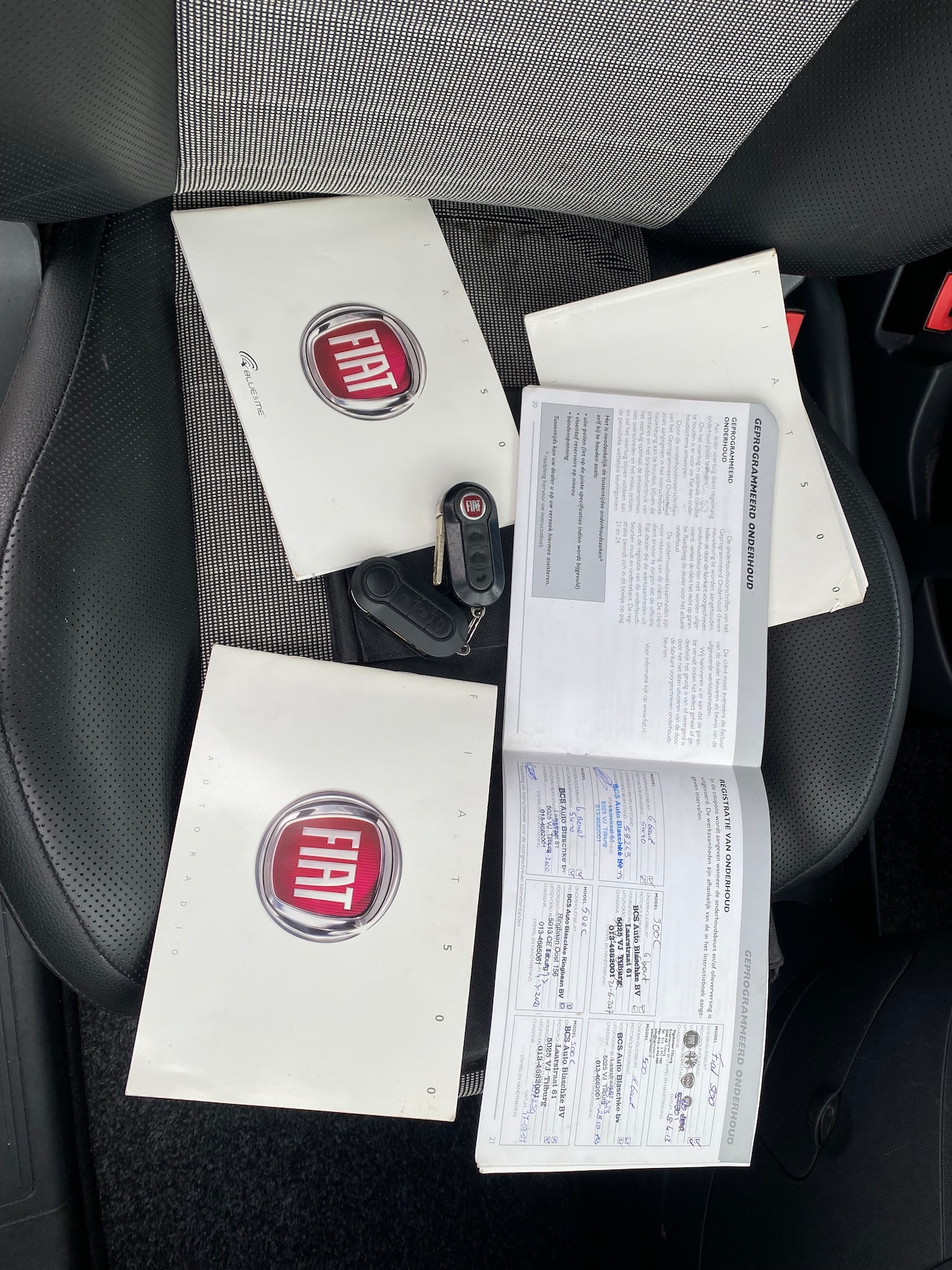 Fiat 500 C - 0.9 TwinAir Lounge SPECIALE KLEUR EN AUTO HEEFT NIEUWE KOPPELING