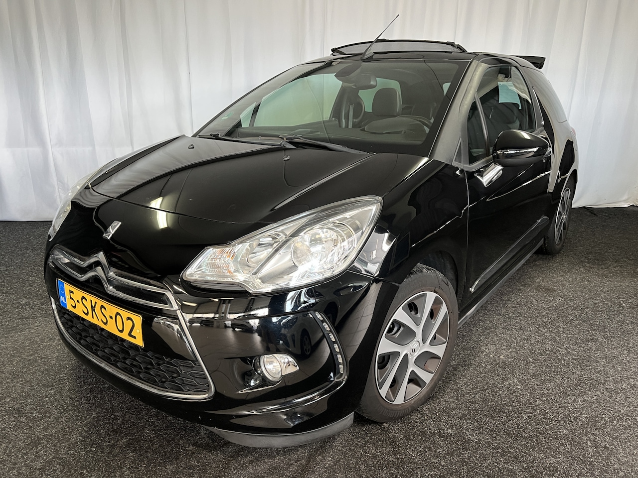 Citroën DS3 Cabrio - 1.2 VTi Chic ECC/PDC/BLUETOOTH/CRUISE - AutoWereld.nl