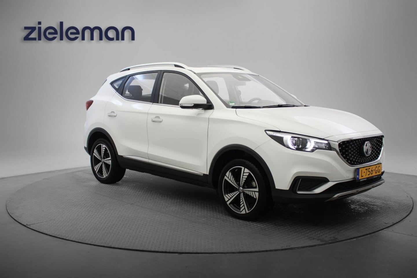 MG ZS - Luxury 45 kWh - Carplay, Panorama, Leer, Camera, Stoelverw. - AutoWereld.nl