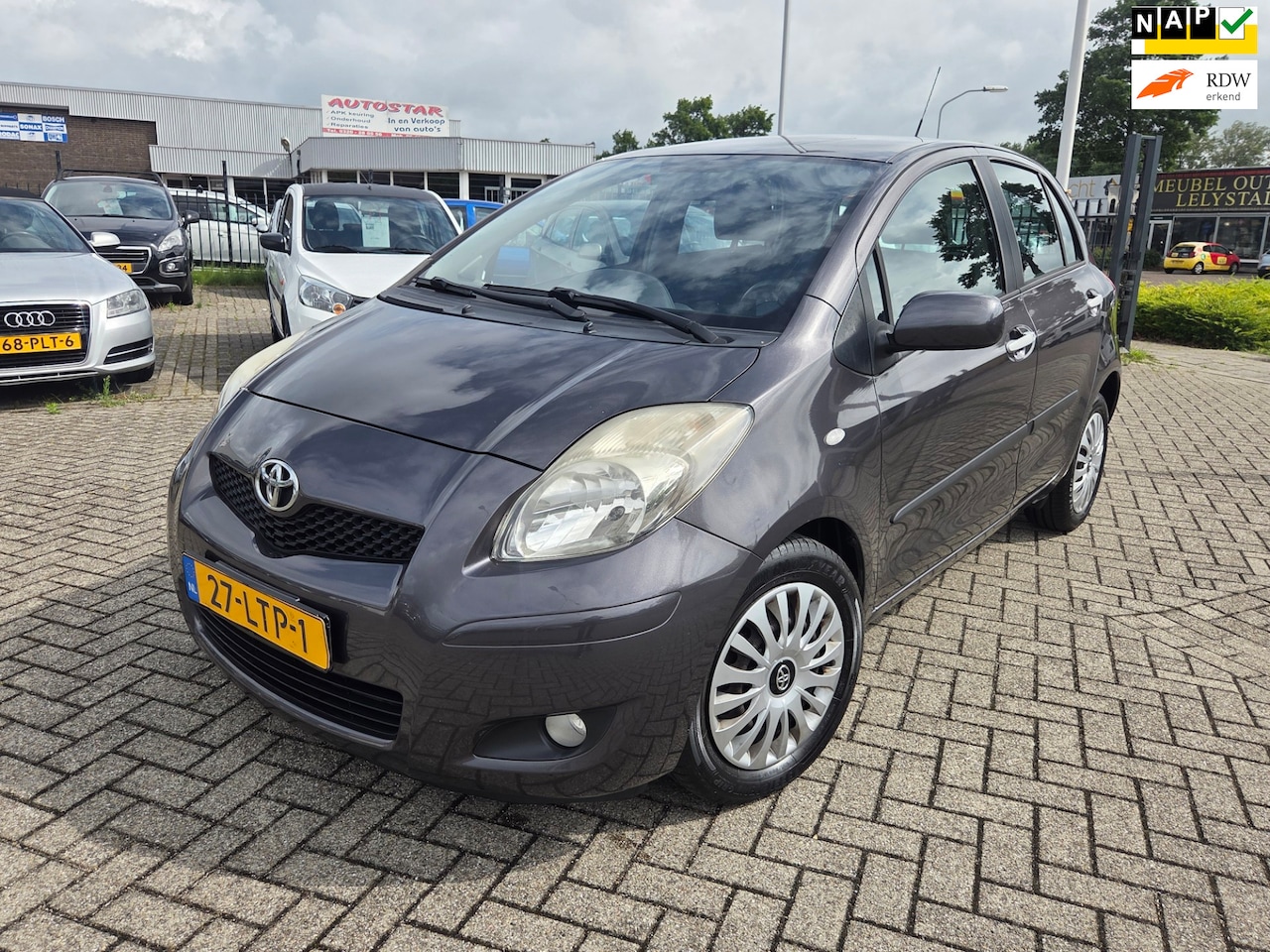 Toyota Yaris - 1.3 VVTi Aspiration/AUTOMAAT/DEALER ONDERHOUD - AutoWereld.nl