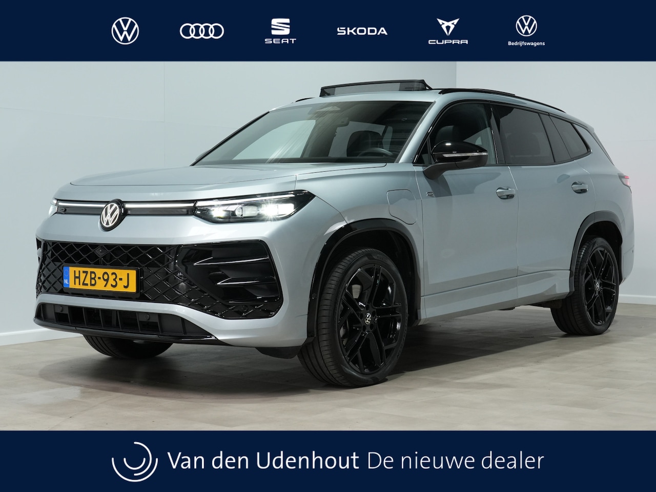 Volkswagen Tayron - 1.5 eHybrid R-Line Ed. | Trekhaak | Panorama | Black-Style | IQ.Drive | 20"lm - AutoWereld.nl