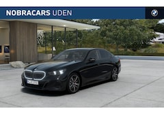BMW 5-serie - 530e M Sport Automaat / Panoramadak / Trekhaak / M Multifunctionele Stoelen / Bowers & Wil