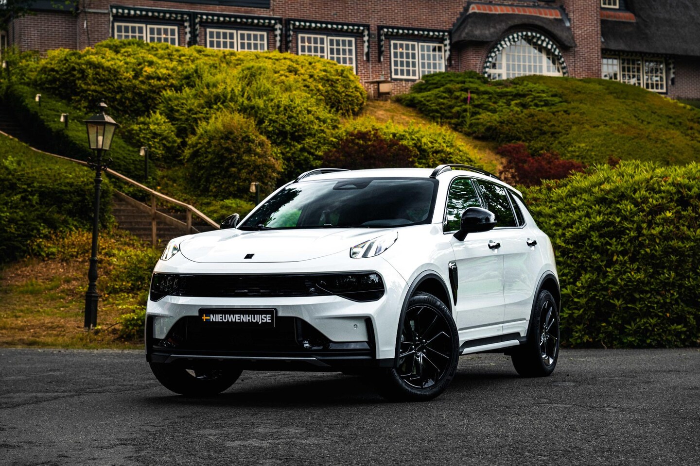 Lynk & Co 01 - Plug-in Hybrid 1.5 Core Black Edition | GRATIS TREKHAAK | Nieuw Model | PHEV | Achteruitri - AutoWereld.nl