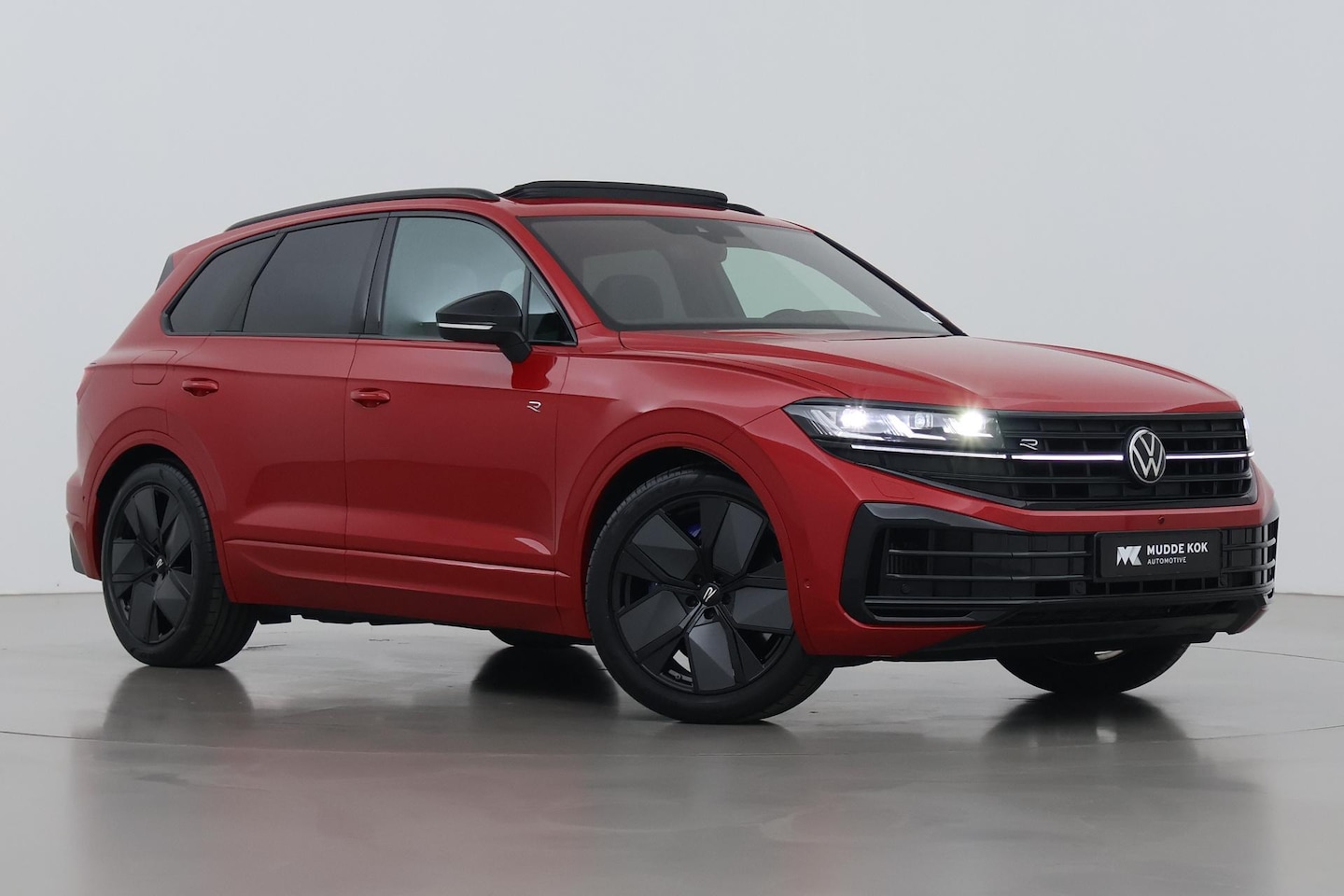 Volkswagen Touareg - 3.0 TSi eHybrid 4MOTION R | FINAL EDITION | Luchtvering | Trekhaak | Panoramdak | Dynaudio - AutoWereld.nl