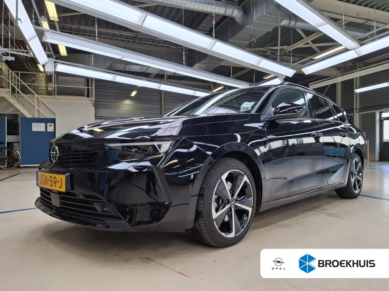 Opel Astra Sports Tourer - 1.2 Turbo Hybrid Business Edition / Navigatie / Camera / Parkeersensoren / Stuur -en Stoel - AutoWereld.nl