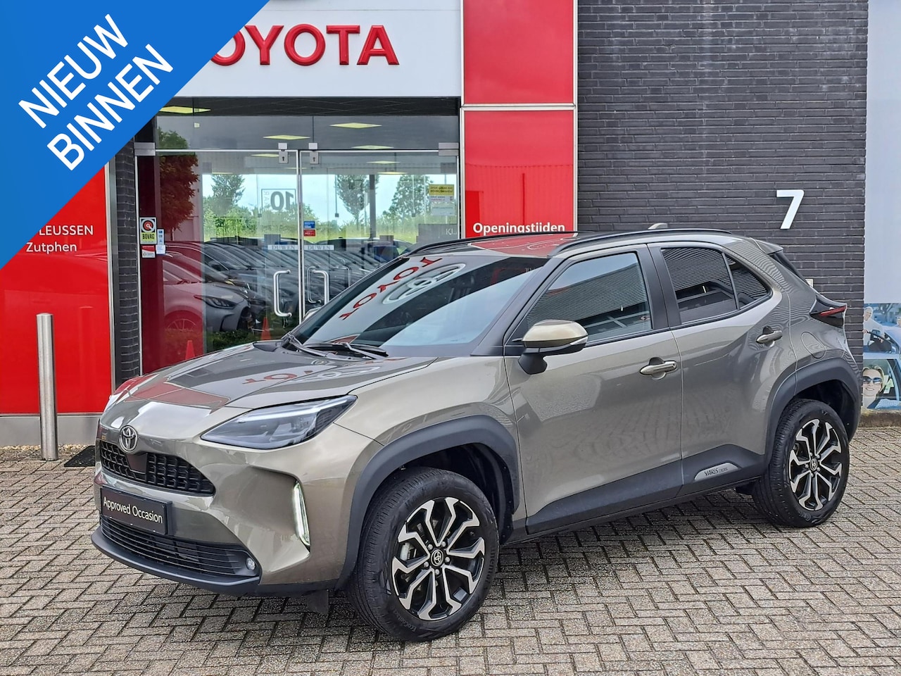 Toyota Yaris Cross - 1.5 Hybrid 115 First Edition STOEL/STUURWIELVERWARMING ADAPTIVE CRUISE CONTROL - AutoWereld.nl