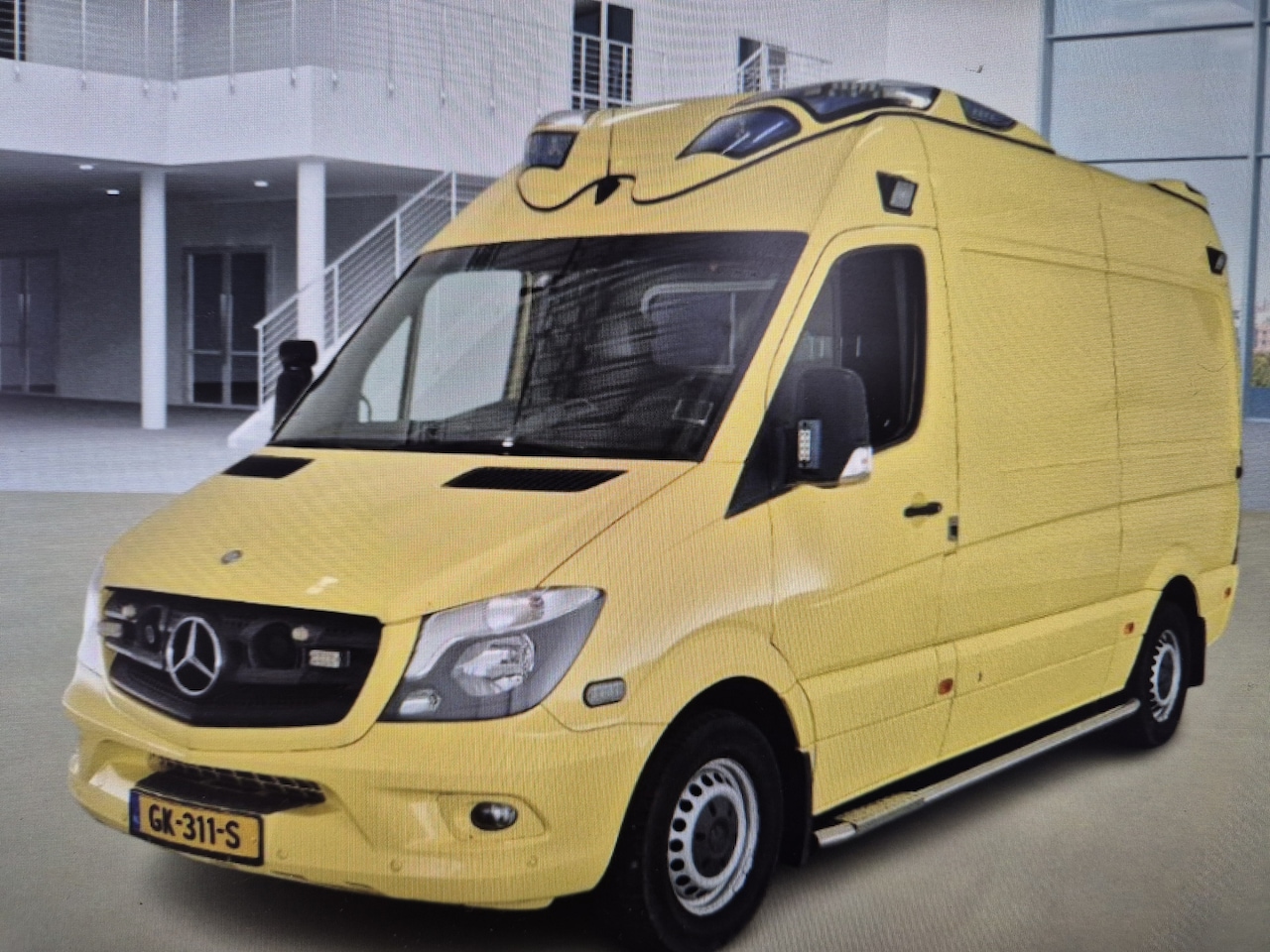 Mercedes-Benz Sprinter - 319 ambulance geheel compleet topstaat MARGE geel kenteken v6 automaat7 euro6 krankenwagen - AutoWereld.nl