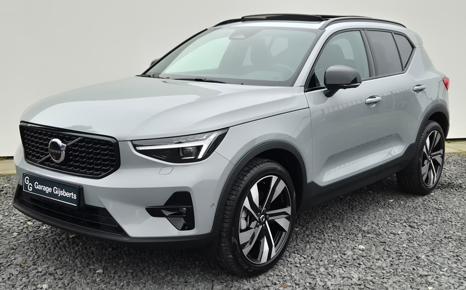 Volvo XC40 - 2.0 B3 ULTRA Dark Panorama Dak - MY 2026 - 20” Wielen -  Lighting pack –  Lounge-pakket - - AutoWereld.nl
