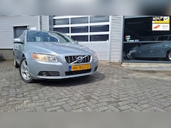 Volvo V70 - 2.0T Momentum/ trekhaak/Leer/Stoel verwarming/Pdc/Enz