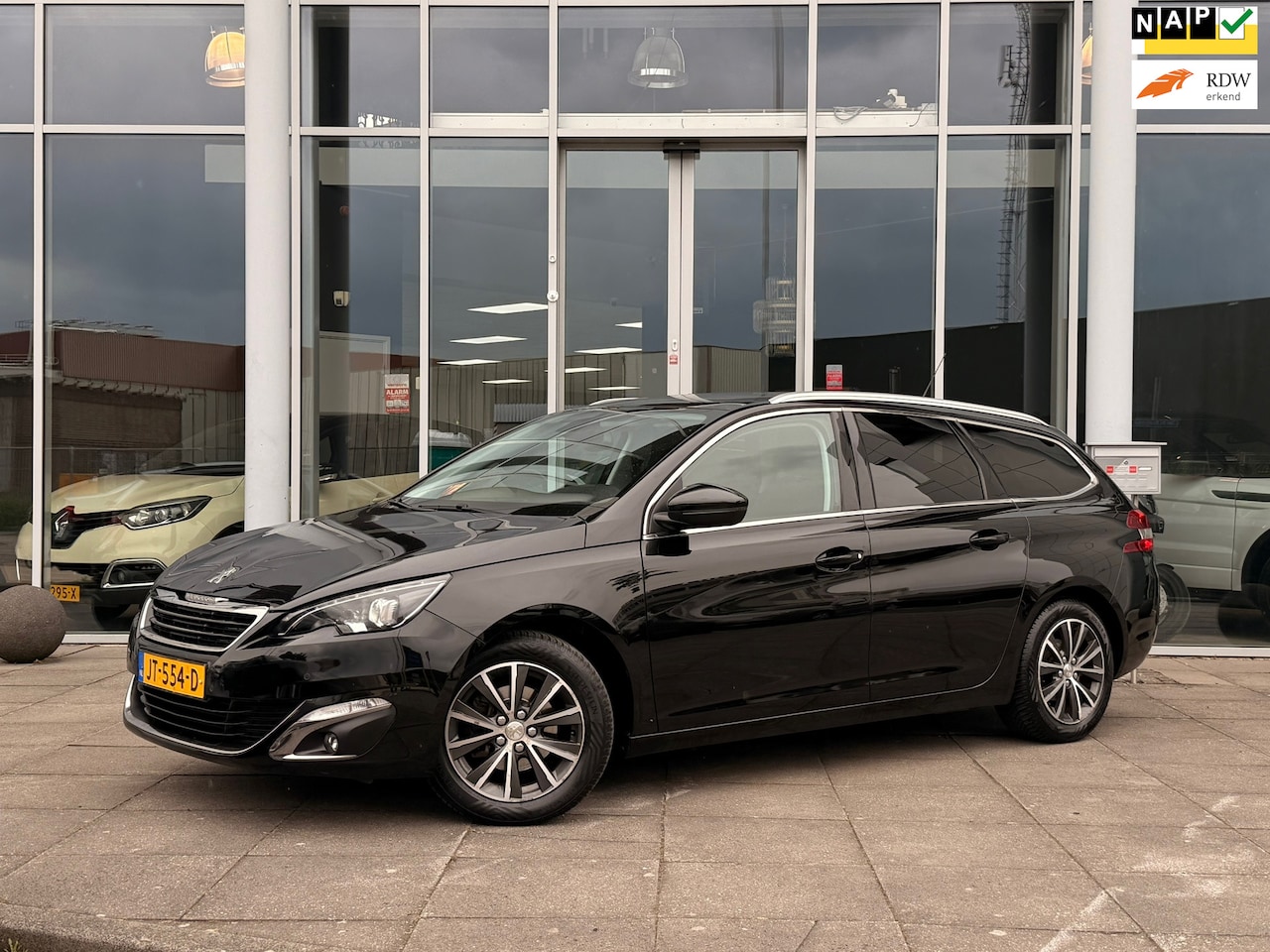 Peugeot 308 SW - 1.2 PureTech Blue Lease Premium|Camera|Trekhaak - AutoWereld.nl