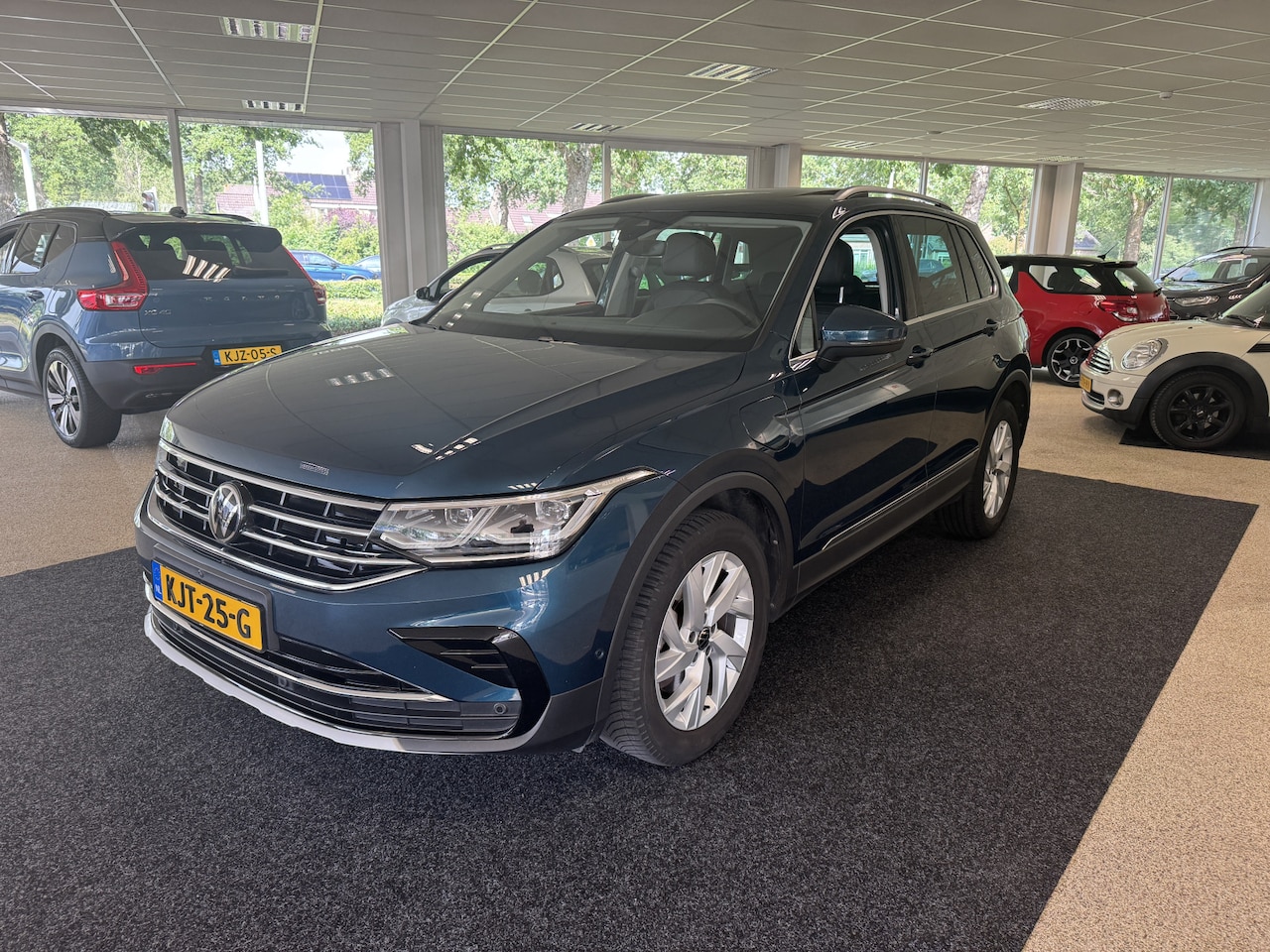 Volkswagen Tiguan - 1.4 TSI eHybrid R-Line Business+ soh 100% - AutoWereld.nl