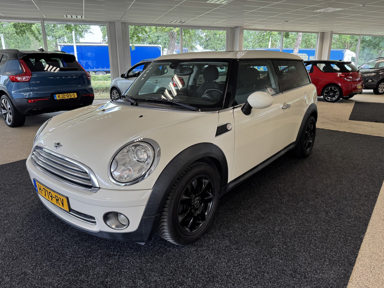 MINI Clubman - 1.6 One MINIMALIST Salt - AutoWereld.nl