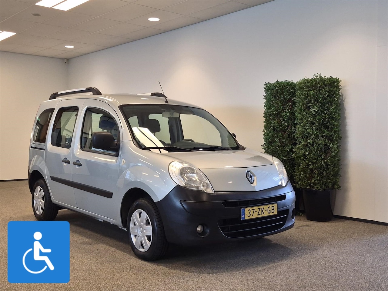 Renault Kangoo - Rolstoelauto 2+1 incl. lier - AutoWereld.nl