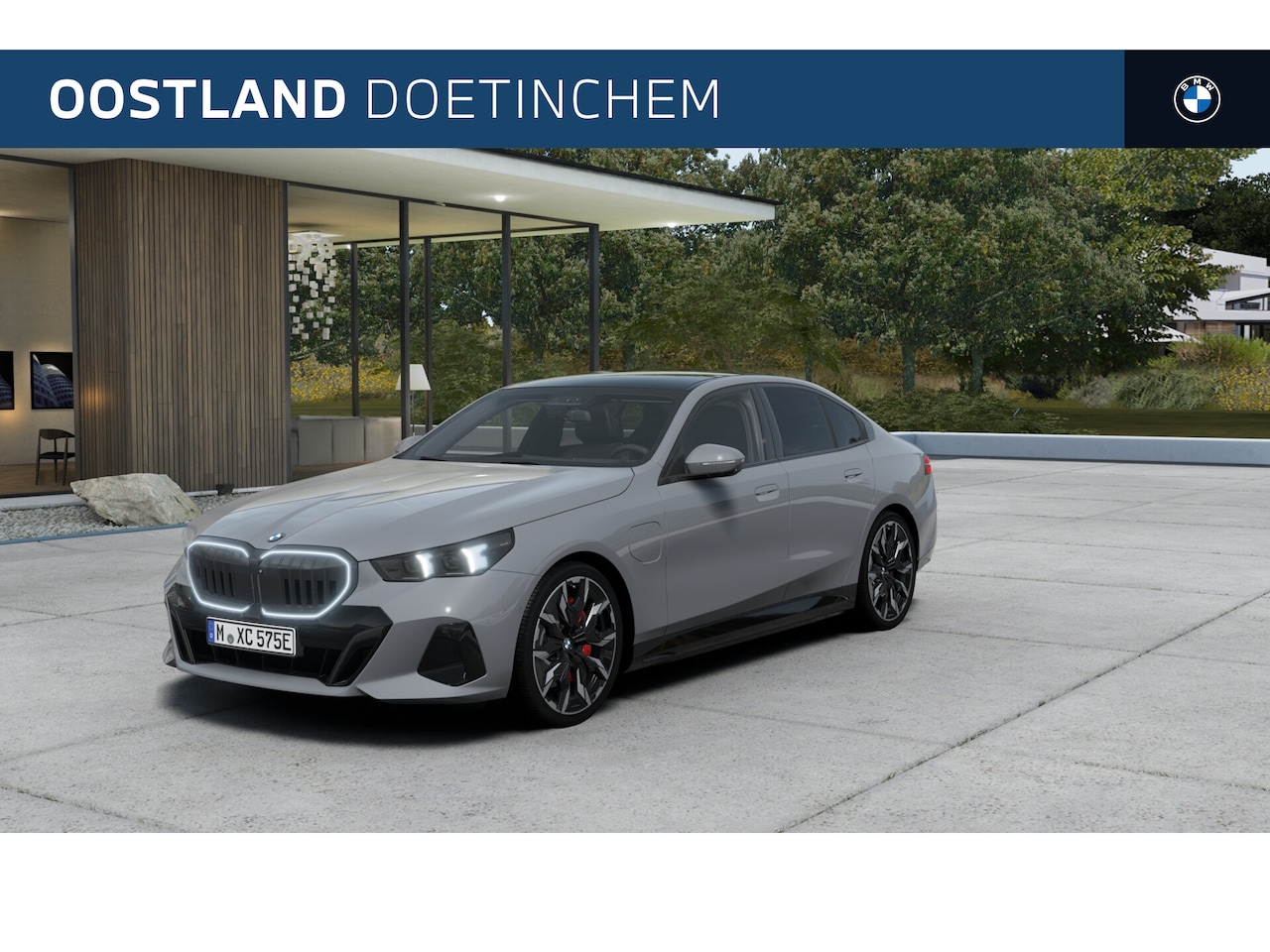 BMW 5-serie - 550e xDrive M Sport Automaat / Panoramadak / Trekhaak / Adaptief onderstel professional / - AutoWereld.nl