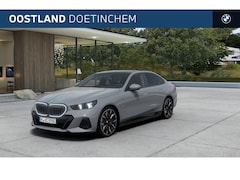 BMW 5-serie - 550e xDrive M Sport Automaat / Panoramadak / Trekhaak / Adaptief onderstel professional /