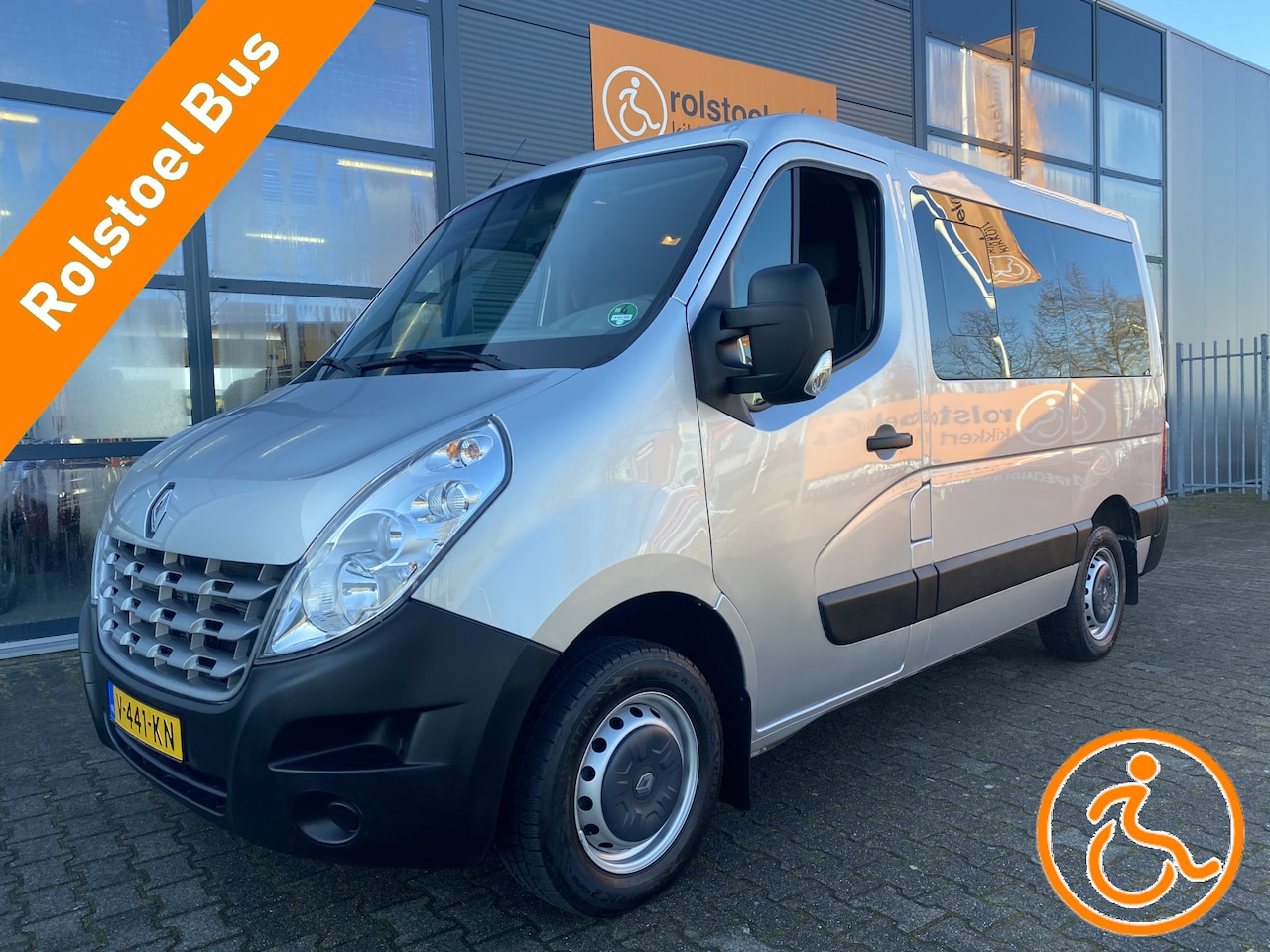 Renault Master - 5+1 Rolstoelbus T35 2.3 dCi L1H1 Automaat (Mooie ruime rolstoelbus met automaat en lift!) - AutoWereld.nl
