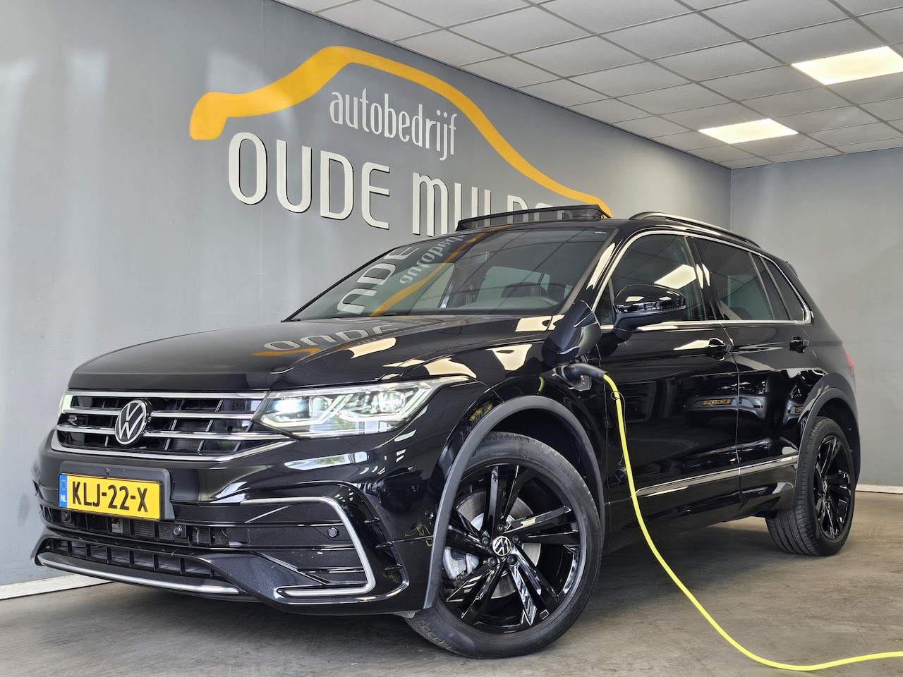 Volkswagen Tiguan - 1.4 TSI eHybrid R-Line Panoramadak/360 Camera/ACC/IQ Light - AutoWereld.nl