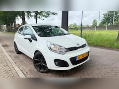 Kia Rio - 1.2 CVVT World Cup Edition 2014 AC