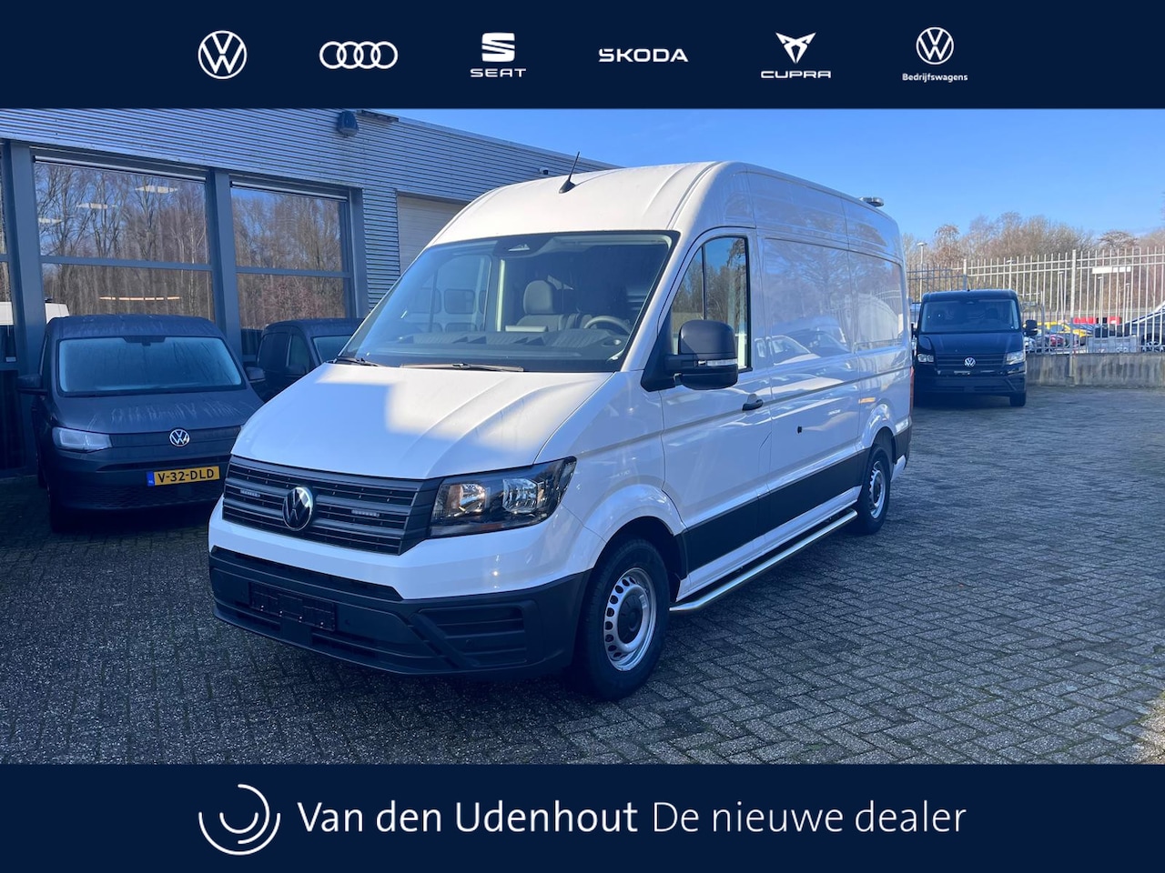 Volkswagen Crafter - L3H3 2.0 TDI 140pk 3.5T Trendline /Werkbank /Compressor /1.600w omvormer /LED-verlichting - AutoWereld.nl