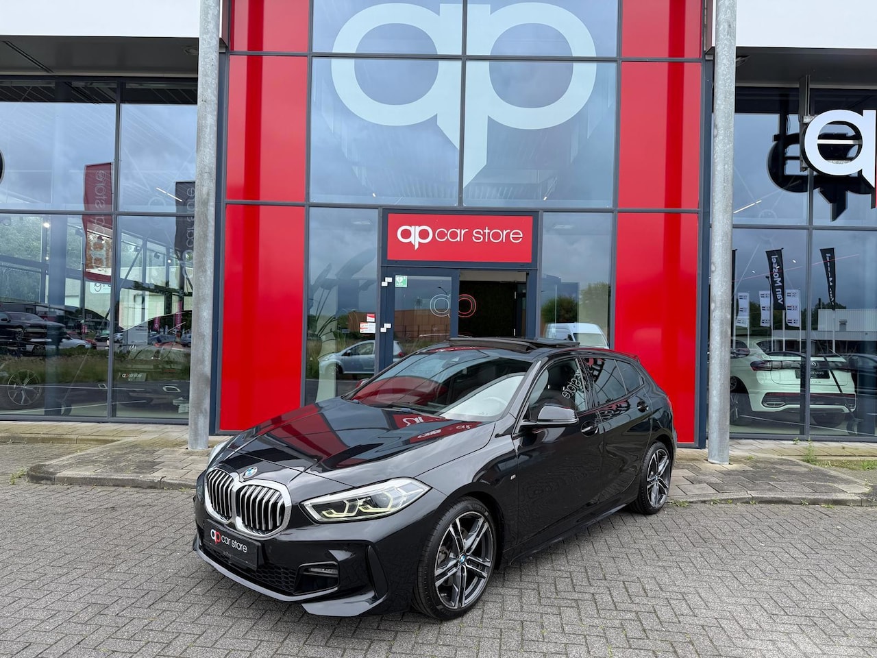 BMW 1-serie - 116i Executive Edition M-Pakket Panorama - AutoWereld.nl
