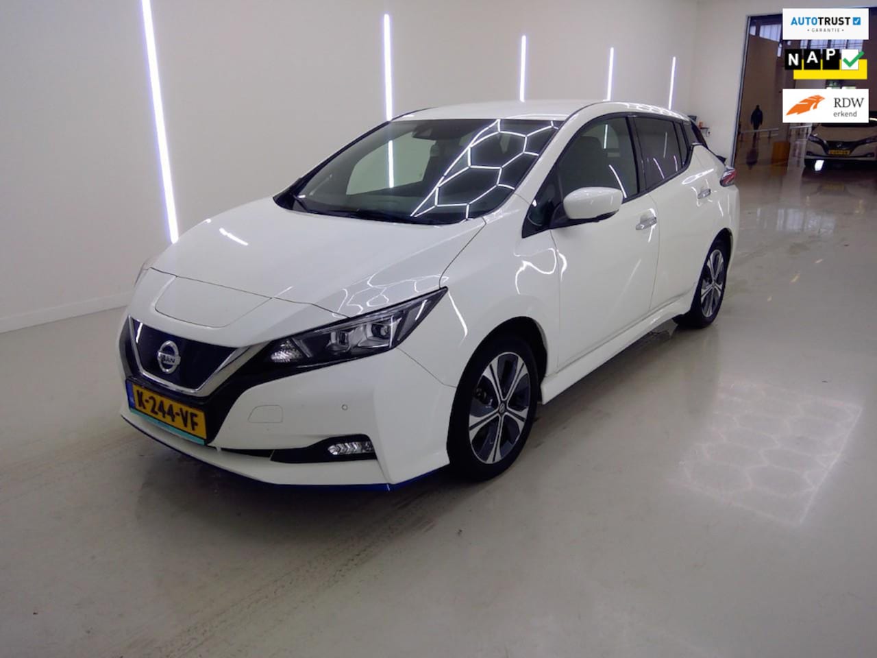 Nissan LEAF - E+ N-Connecta 62 kWh 1E EIG 92%SOH DEALEROND ORG NL NAP - AutoWereld.nl
