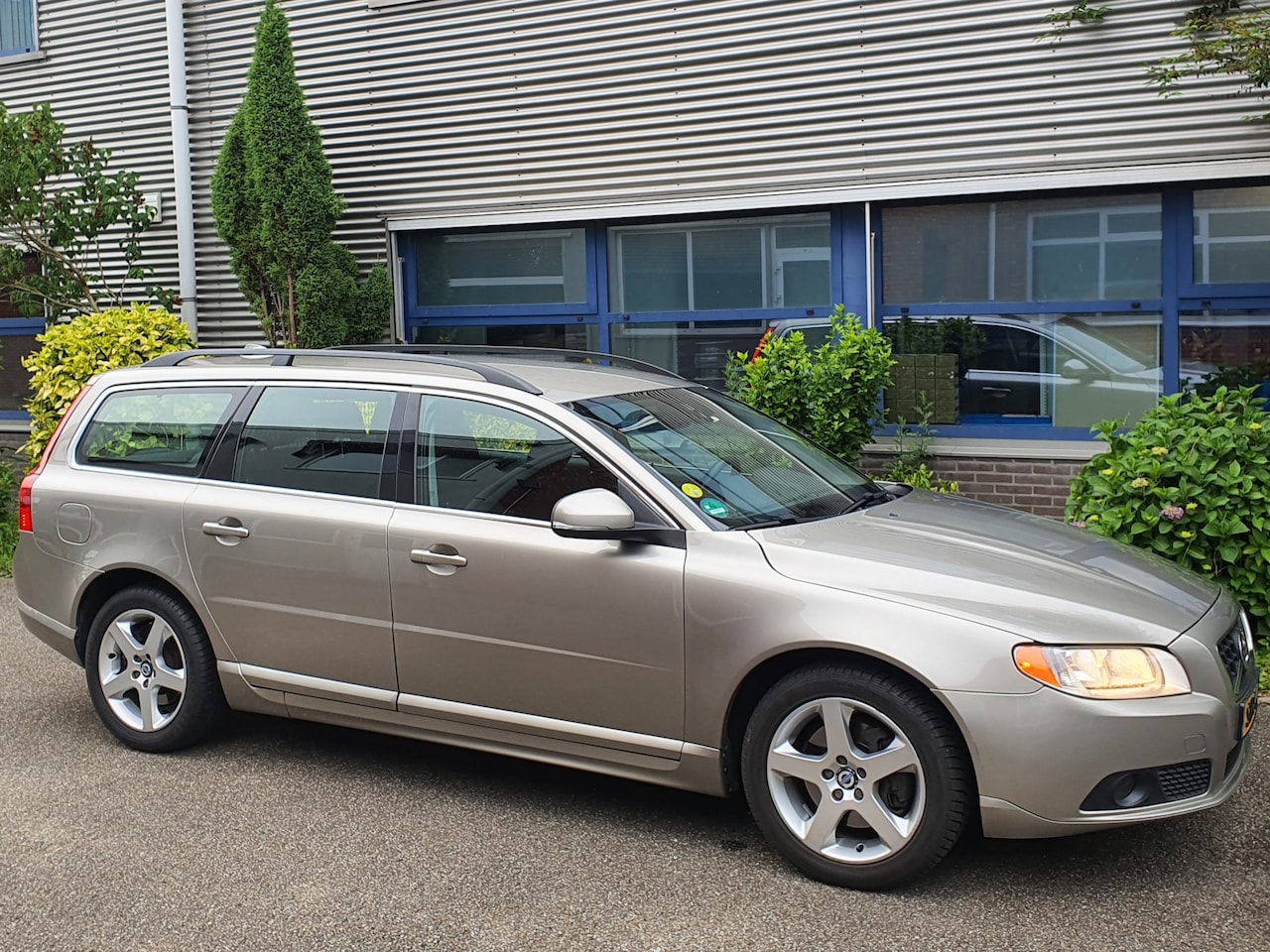 Volvo V70 - D3 5-Cil Navi Trekhaak BlueTooth Ecc - AutoWereld.nl