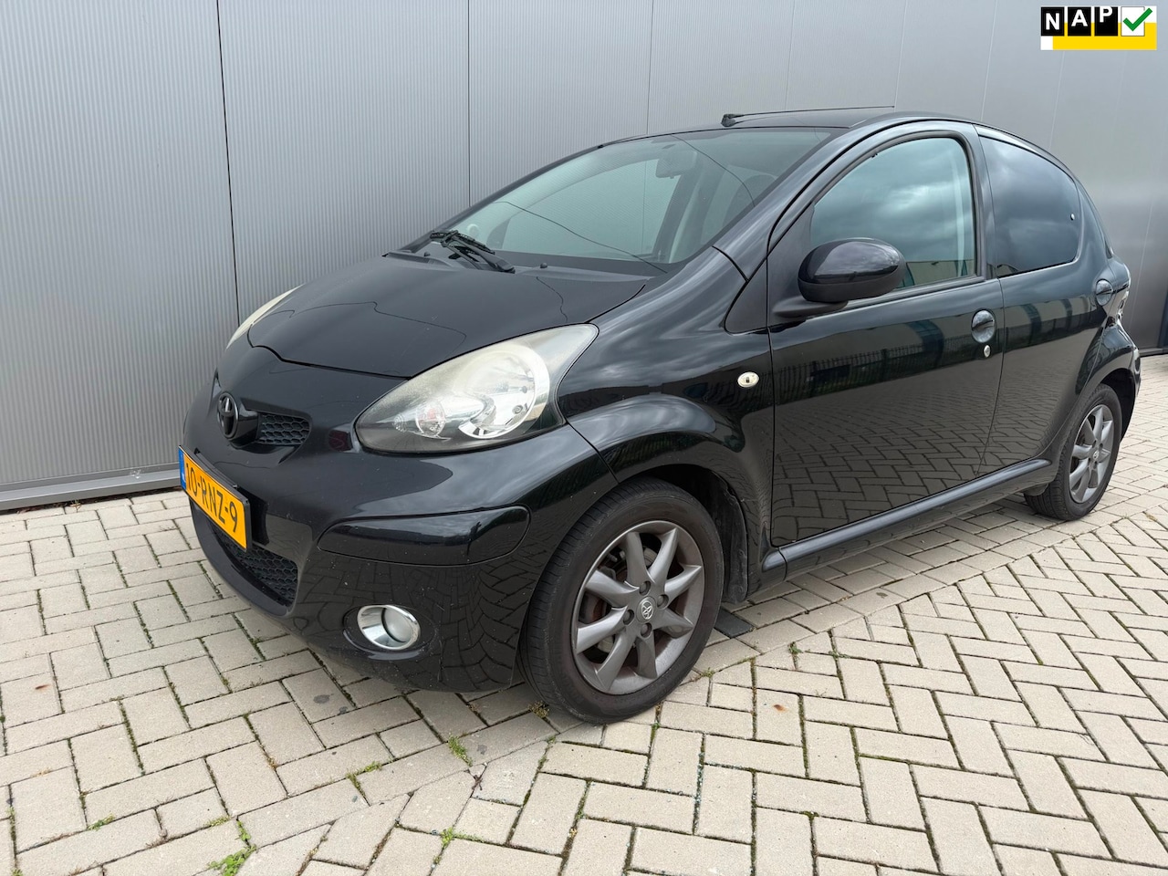 Toyota Aygo - 1.0-12V Dynamic Navigator 1.0-12V Dynamic Navigator - AutoWereld.nl