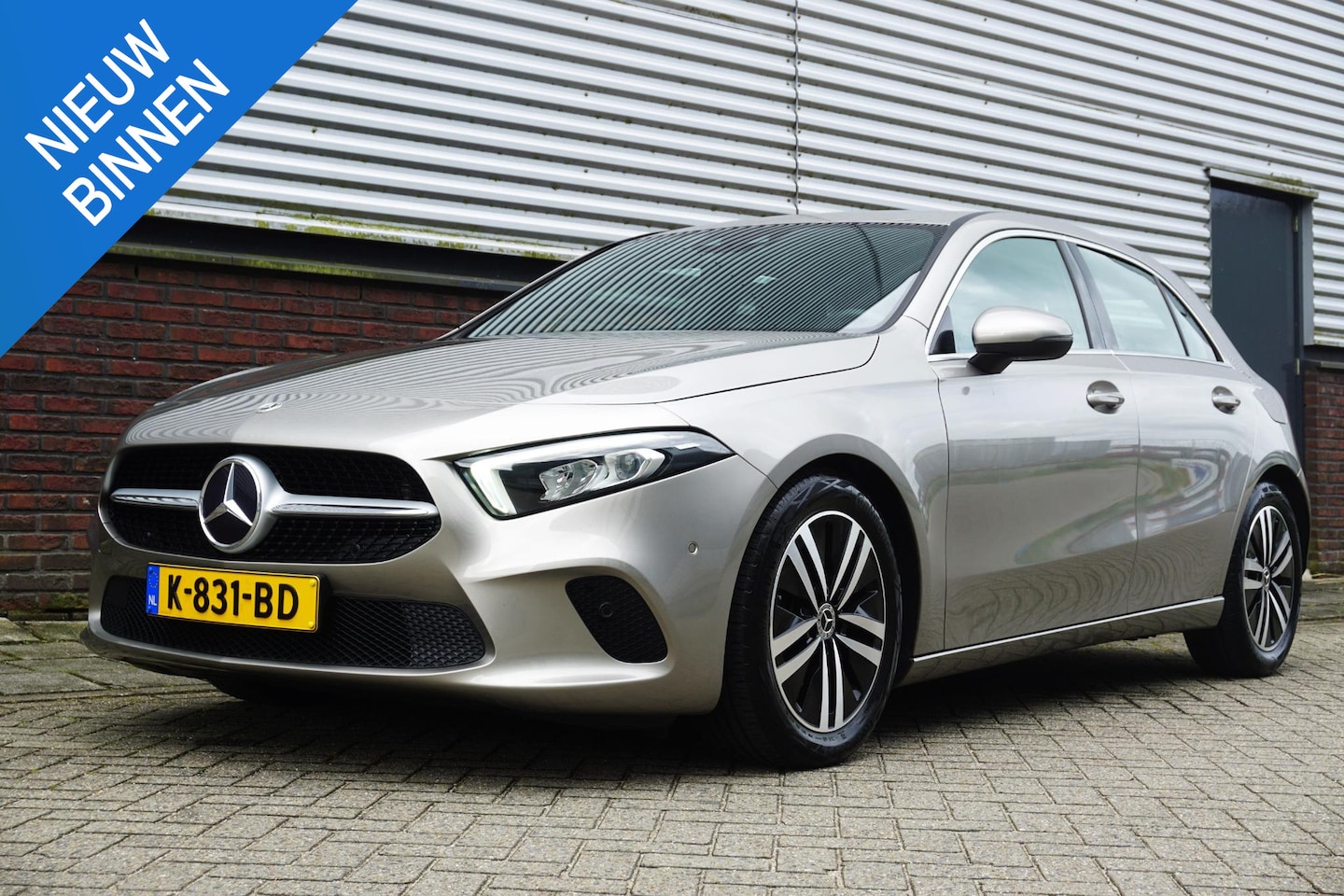 Mercedes-Benz A-klasse - 180 Luxury/Sportstoelen/leer/Sfeerverlichting/ Widescreen/Carplay. - AutoWereld.nl