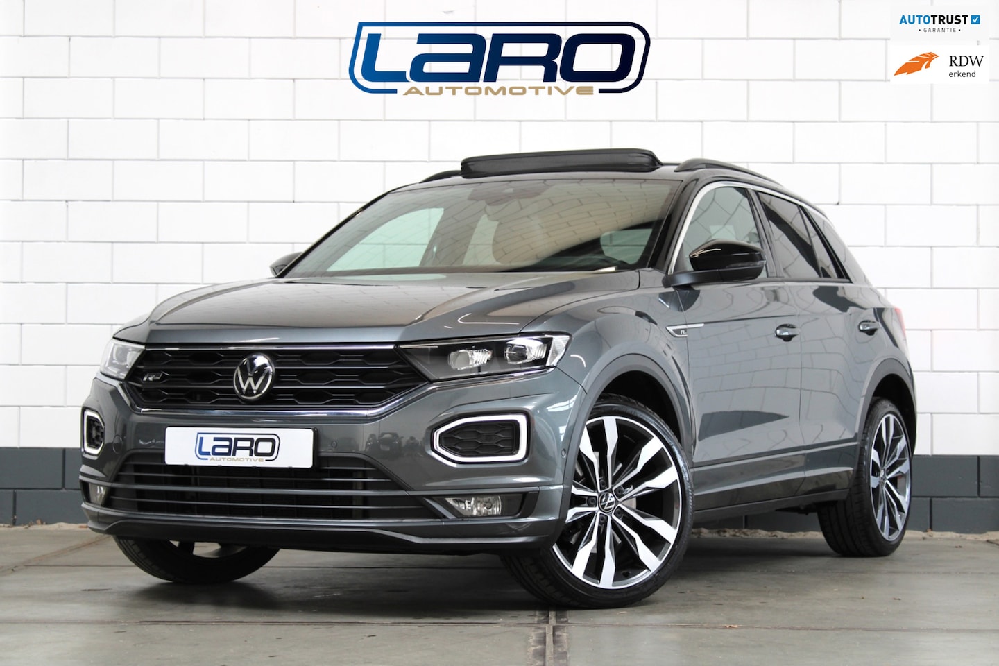 Volkswagen T-Roc - 1.5 TSI 3x R-Line | Pano Virtual Camera ACC Keyless CarPlay LED - AutoWereld.nl
