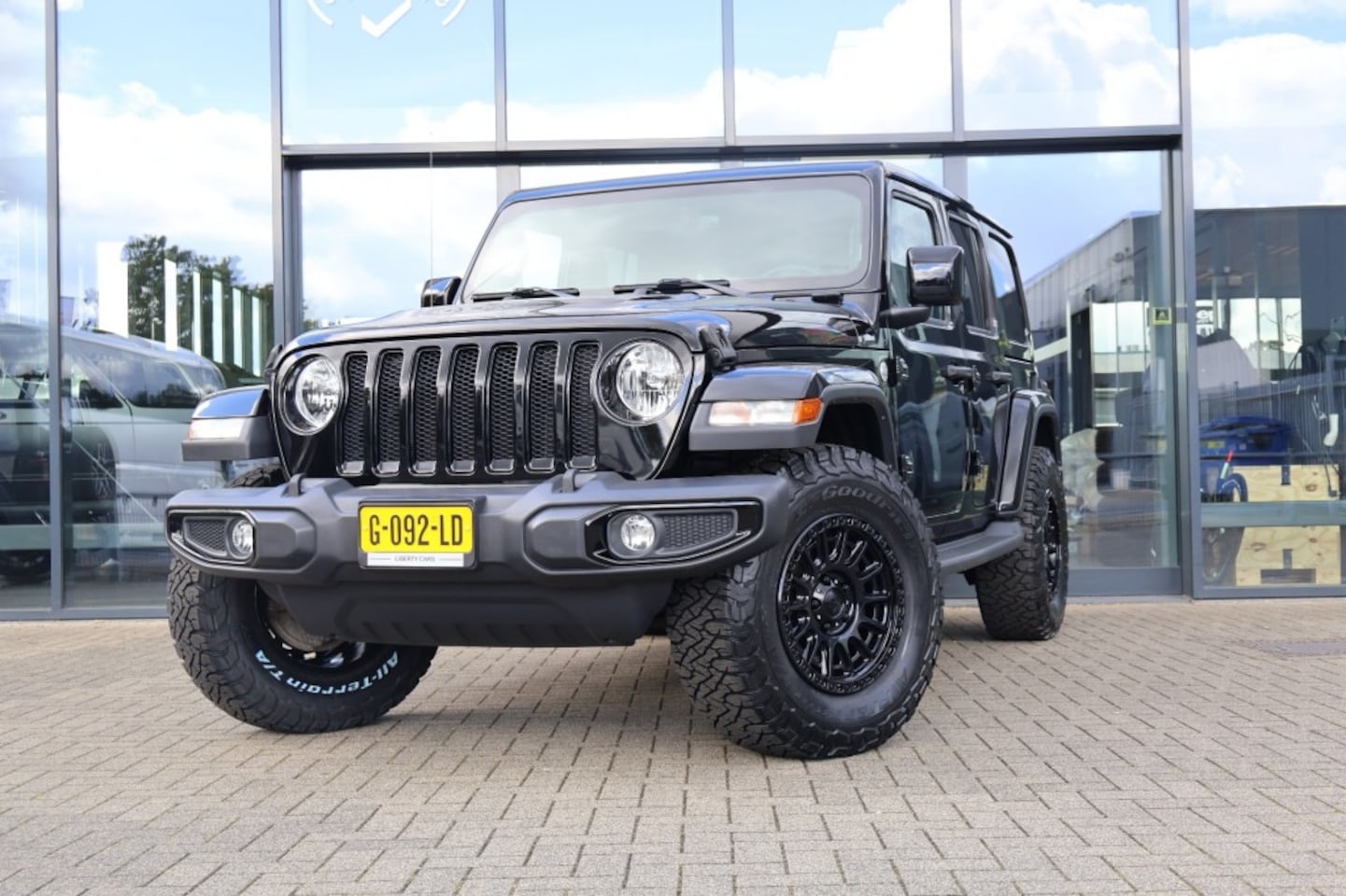 Jeep Wrangler - 2.0T SAHARA 4x4 Automaat / Leder / 1e Eigenaar - AutoWereld.nl