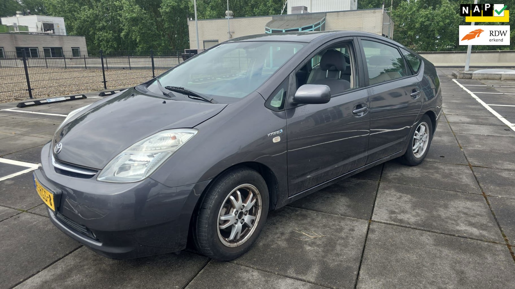 Toyota Prius - €4350,-1.5 VVT-i Business Edition Apk 06/2027 Nap pas - AutoWereld.nl
