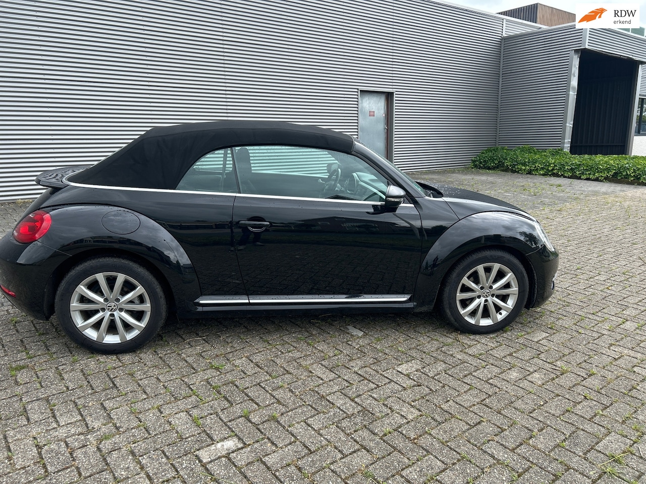 Volkswagen Beetle Cabriolet - 1.2 TSI Design BlueMotion AUTOMAAT - AutoWereld.nl