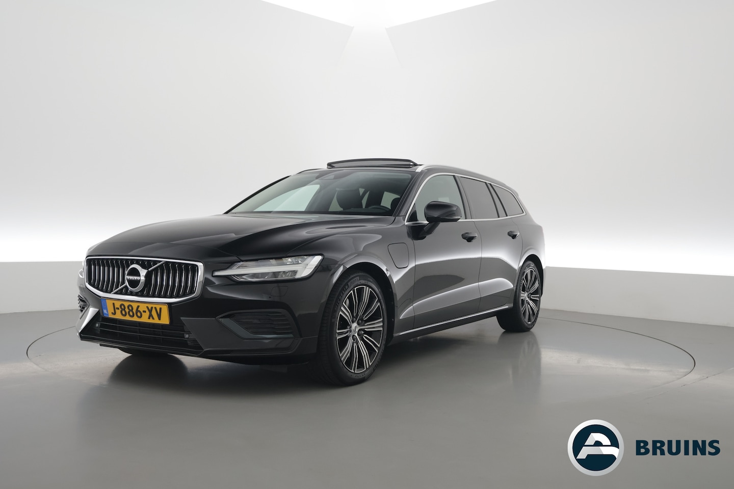 Volvo V60 - 2.0 T8 Recharge AWD Inscription | Pano-dak | elek. trekhaak | H&k Audio | Vol Leer | Stoel - AutoWereld.nl