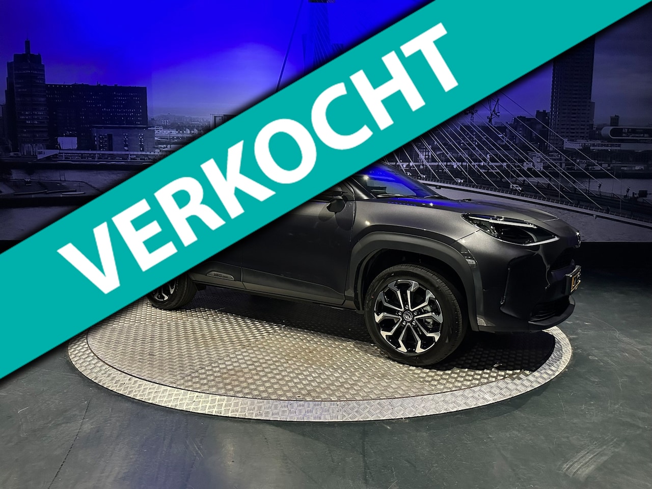 Toyota Yaris Cross - 1.5 Hybrid 130 Dynamic *Acc*Winterpakket*Camera*17inch*CrossAlert* - AutoWereld.nl