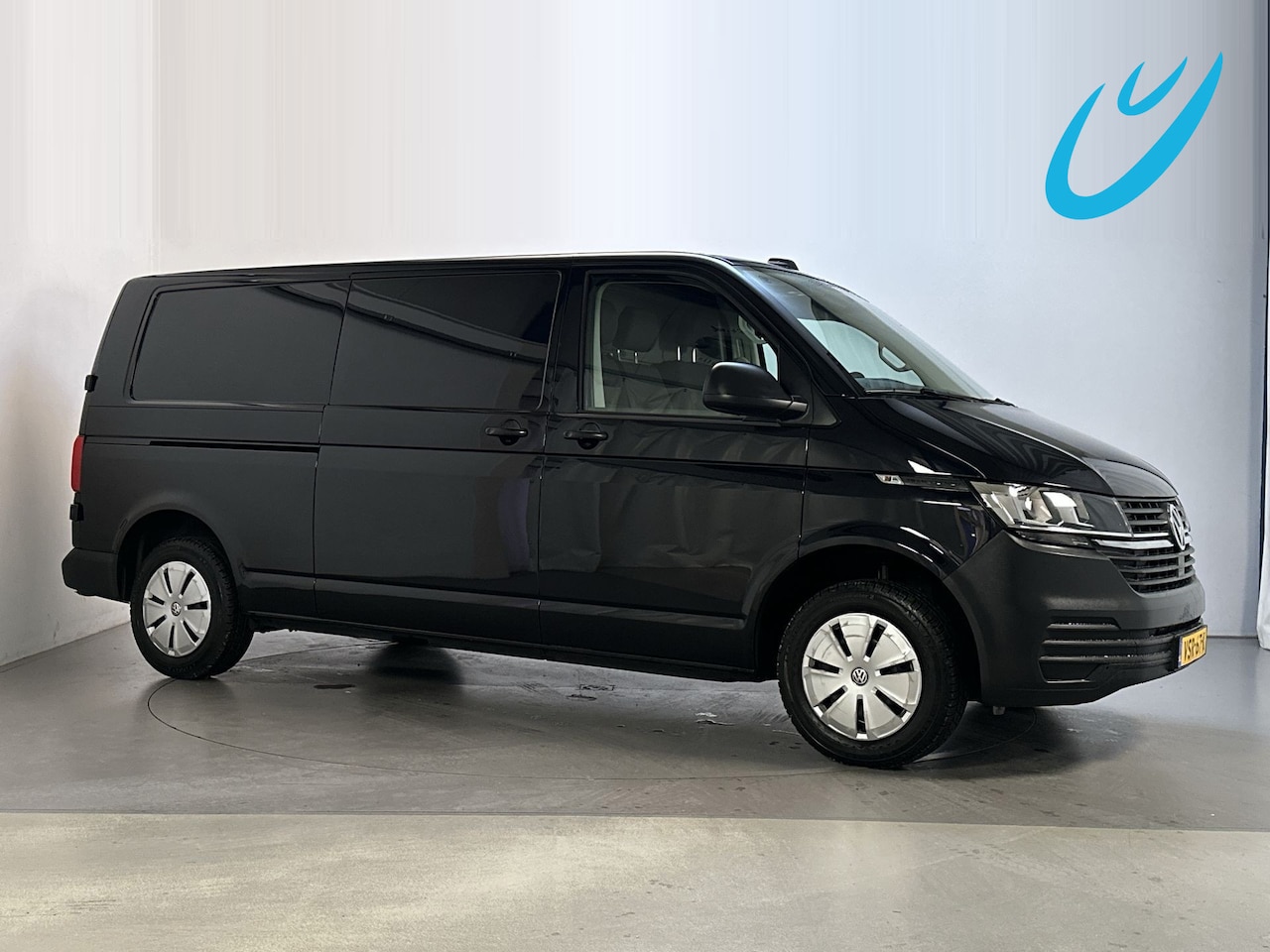 Volkswagen Transporter - 2.0 TDI 150pk DSG L2H1 3-zits Navigatie Cruise Control App-Connect Trekhaak - AutoWereld.nl