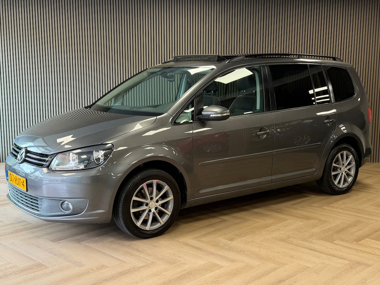 Volkswagen Touran - 1.4 TSI Comfortline TREKHAAK PANO CAMERA CRUISE CONTROL SPIEGELVERWARMING - AutoWereld.nl