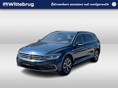 Volkswagen Passat Variant - 1.4 TSI PHEV 218pk GTE DSG Automaat / Navigatie / LM 17 inch / Standkachel / IQ LED Matrix