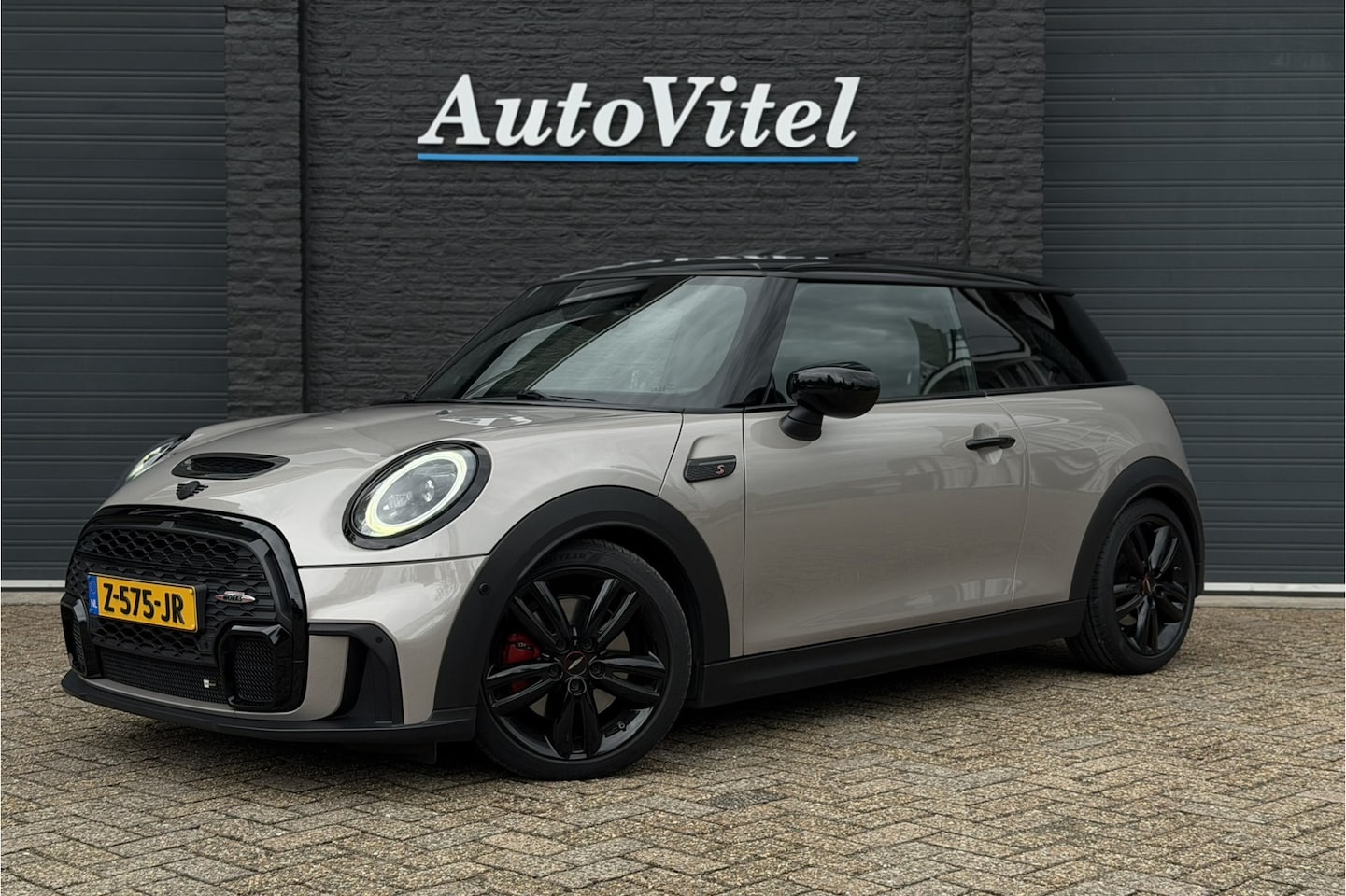 MINI 3-Deurs - 2.0 Cooper S | JCW-Pakket | Full Option | Pano | Verlaagd | JCW Pro-Uitlaat | PPF - AutoWereld.nl