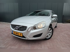 Volvo S60 - 2.0T Intro Edition Navigatie Trekhaak Pdc Etc