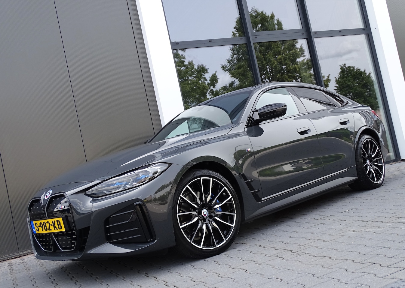 BMW i4 - M50 High Executive - AutoWereld.nl