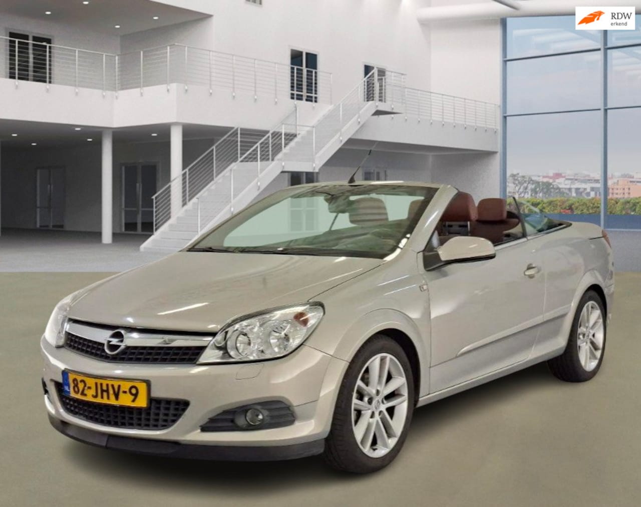 Opel Astra TwinTop - 1.8 Cosmo CABRIO AUT NAVI PSENSOR LEDER CRUISE TREKHAAK 2 X SLEUTELS - AutoWereld.nl