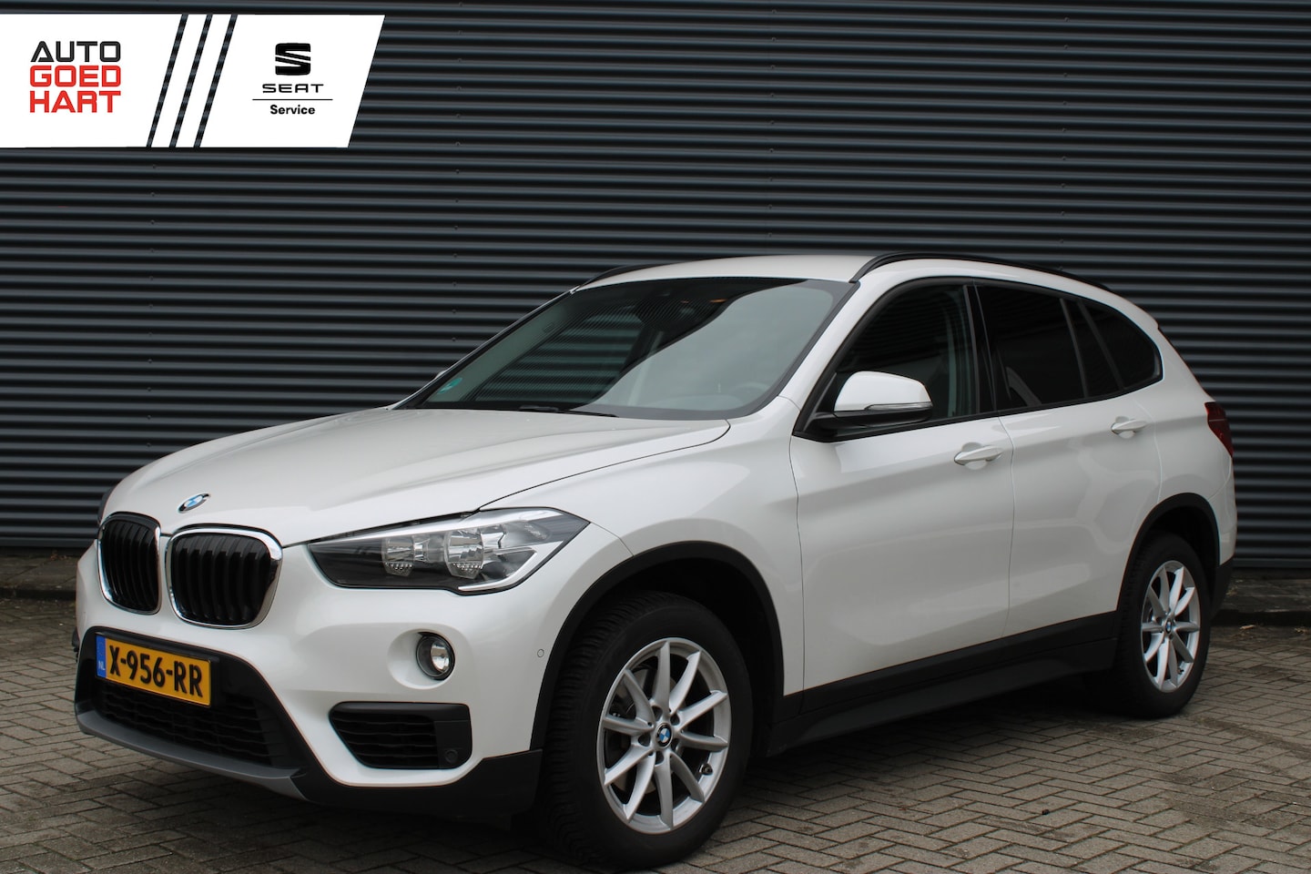 BMW X1 - sDrive18i Executive Navigatie Wit-Metallic PDC - AutoWereld.nl
