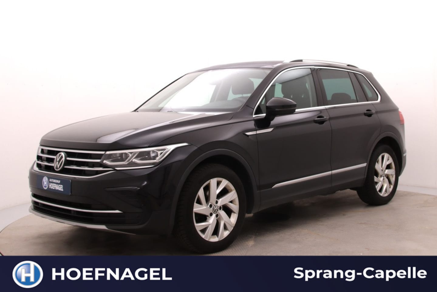 Volkswagen Tiguan - 1.5 TSI Elegance | Adaptive Cruise Control | Camera | Stoelverwarming | CarPlay | - AutoWereld.nl